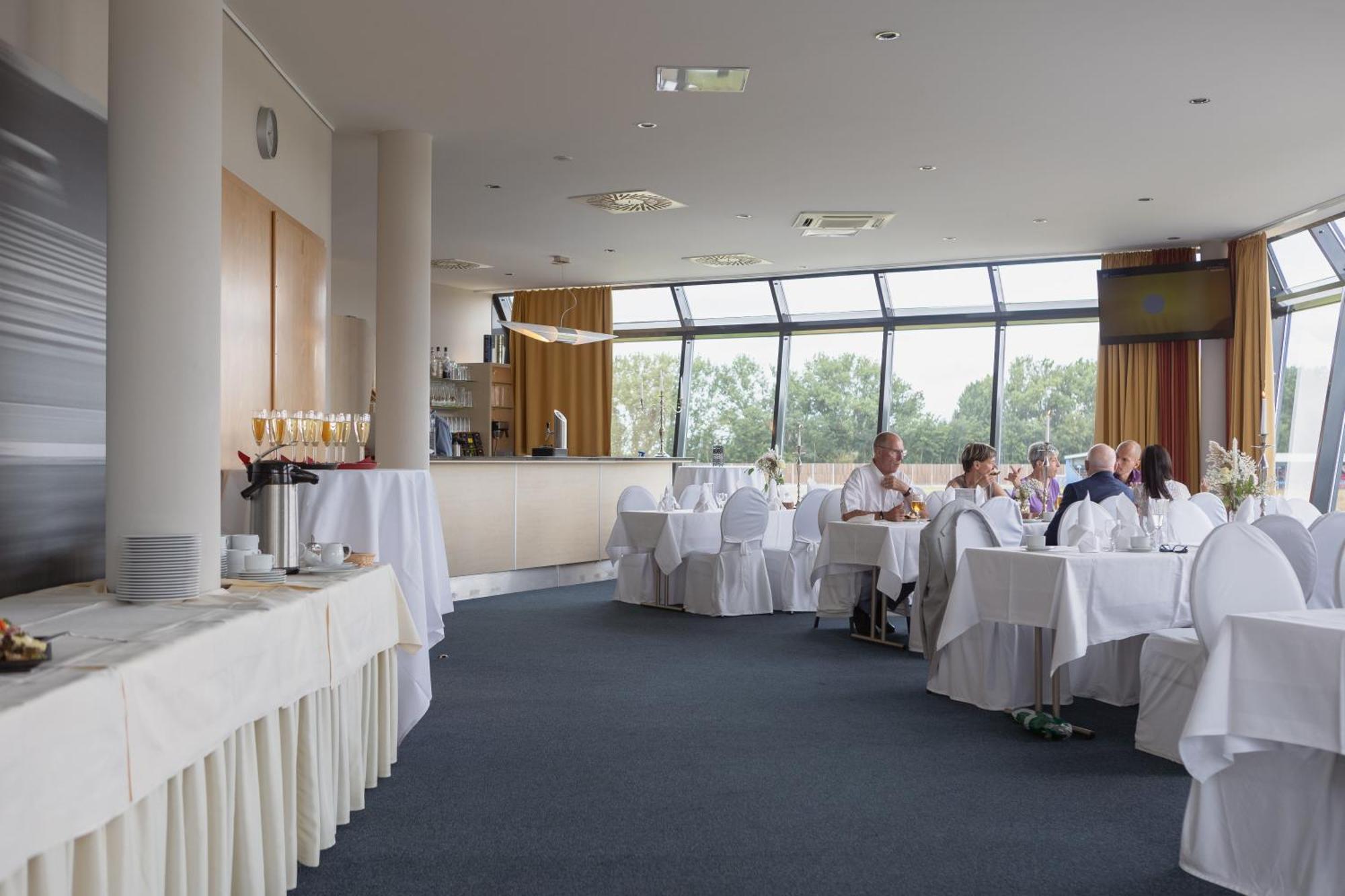 Hotel Motorsport Arena Oschersleben Ngoại thất bức ảnh