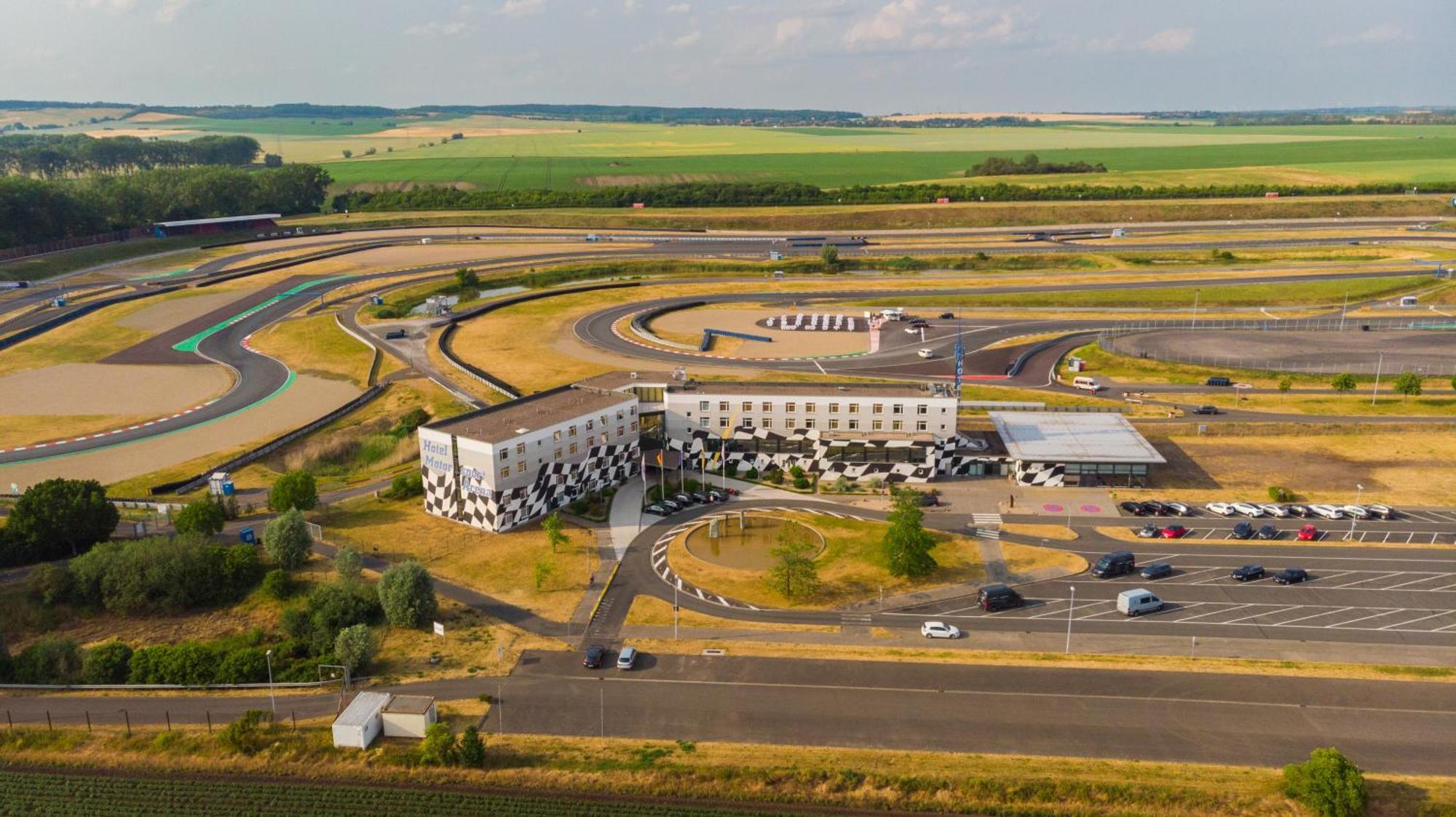 Hotel Motorsport Arena Oschersleben Ngoại thất bức ảnh